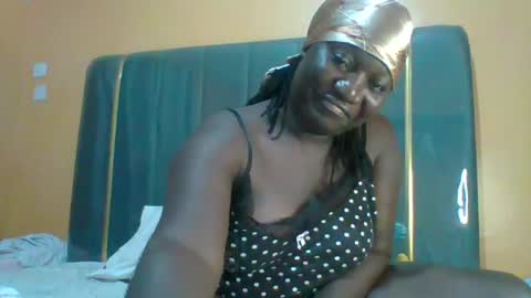 Snapshot of ladyblossoms19 chatting on 06/30/26, 11:39 lindah32 online show from 06/30/26, 11:39