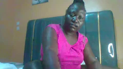 Snapshot of ladyblossoms19 chatting on 07/21/26, 07:38 lindah32 online show from 07/21/26, 07:38