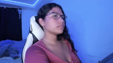 Snapshot of ladybrown_16 chatting on 12/13/24, 02:54  Lady  online show from 12/13/24, 02:54
