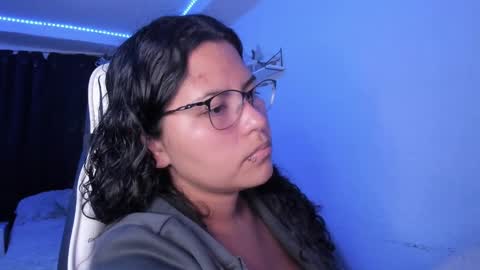 Snapshot of ladybrown_16 chatting on 12/17/24, 04:45  Lady  online show from 12/17/24, 04:45