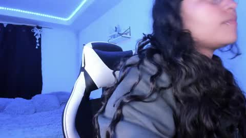 Snapshot of ladybrown_16 chatting on 12/19/24, 03:07  Lady  online show from 12/19/24, 03:07