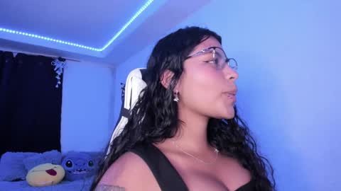 Snapshot of ladybrown_16 chatting on 12/25/24, 05:58  Lady  online show from 12/25/24, 05:58