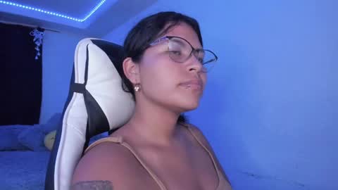 Snapshot of ladybrown_16 chatting on 12/26/24, 03:49  Lady  online show from 12/26/24, 03:49