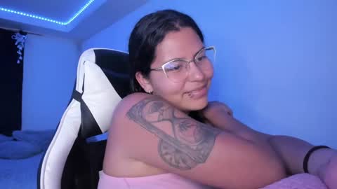 Snapshot of ladybrown_16 chatting on 01/16/25, 07:49  Lady  online show from 01/16/25, 07:49