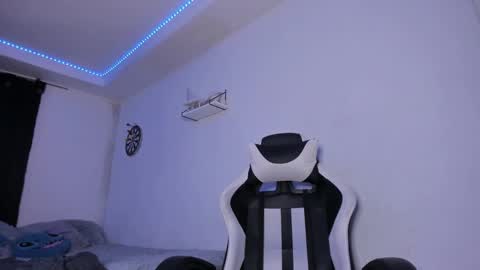 Snapshot of ladybrown_16 chatting on 01/19/25, 06:31  Lady  online show from 01/19/25, 06:31