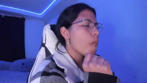 Snapshot of ladybrown_16 chatting on 01/22/25, 01:10  Lady  online show from 01/22/25, 01:10