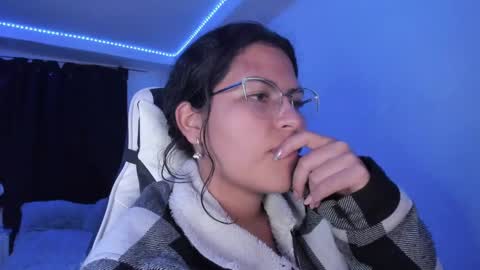 Snapshot of ladybrown_16 chatting on 01/22/25, 04:13  Lady  online show from 01/22/25, 04:13