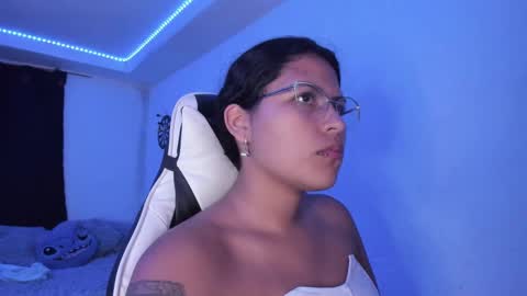 Snapshot of ladybrown_16 chatting on 01/23/25, 02:55  Lady  online show from 01/23/25, 02:55