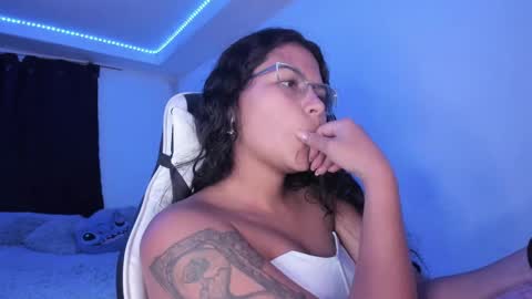 Snapshot of ladybrown_16 chatting on 01/23/25, 05:56  Lady  online show from 01/23/25, 05:56