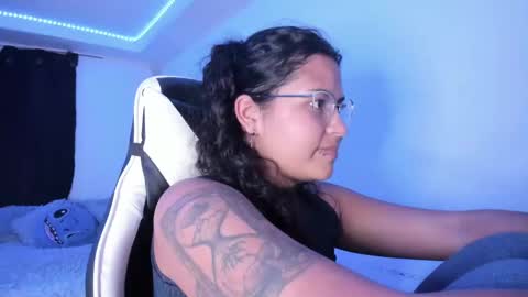 Snapshot of ladybrown_16 chatting on 01/25/25, 02:58  Lady  online show from 01/25/25, 02:58
