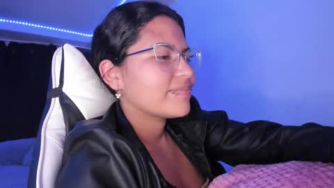 Snapshot of ladybrown_16 chatting on 01/27/25, 02:31  Lady  online show from 01/27/25, 02:31