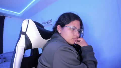 Snapshot of ladybrown_16 chatting on 01/31/25, 05:51  Lady  online show from 01/31/25, 05:51