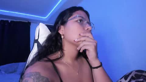 Snapshot of ladybrown_16 chatting on 02/01/25, 05:07  Lady  online show from 02/01/25, 05:07