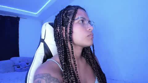 Snapshot of ladybrown_16 chatting on 02/05/25, 06:13  Lady  online show from 02/05/25, 06:13