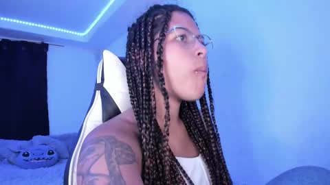 Snapshot of ladybrown_16 chatting on 02/10/25, 04:52  Lady  online show from 02/10/25, 04:52