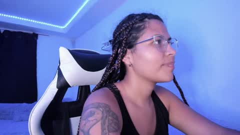 Snapshot of ladybrown_16 chatting on 02/11/25, 06:30  Lady  online show from 02/11/25, 06:30