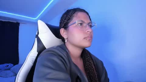 Snapshot of ladybrown_16 chatting on 02/13/25, 03:07  Lady  online show from 02/13/25, 03:07
