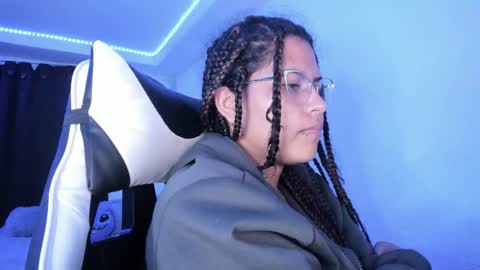 Snapshot of ladybrown_16 chatting on 02/18/25, 06:15  Lady  online show from 02/18/25, 06:15