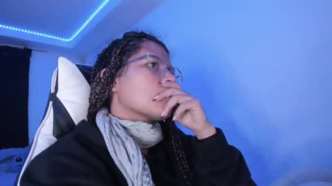 Snapshot of ladybrown_16 chatting on 02/19/25, 03:28  Lady  online show from 02/19/25, 03:28