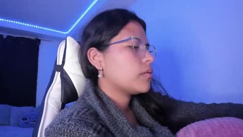 Snapshot of ladybrown_16 chatting on 02/25/25, 05:08  Lady  online show from 02/25/25, 05:08