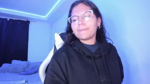 Snapshot of ladybrown_16 chatting on 02/26/25, 04:03  Lady  online show from 02/26/25, 04:03
