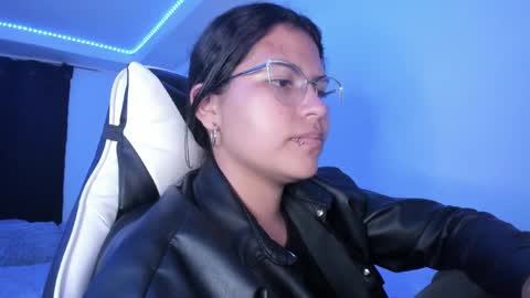 Snapshot of ladybrown_16 chatting on 02/27/25, 03:25  Lady  online show from 02/27/25, 03:25