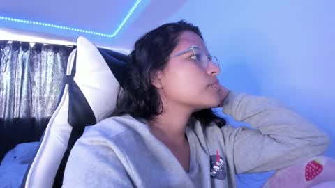 Snapshot of ladybrown_16 chatting on 02/28/25, 01:47  Lady  online show from 02/28/25, 01:47