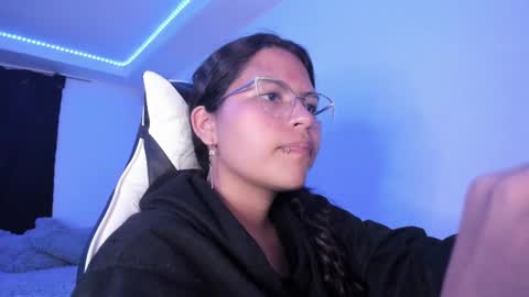 Snapshot of ladybrown_16 chatting on 03/01/25, 03:32  Lady  online show from 03/01/25, 03:32
