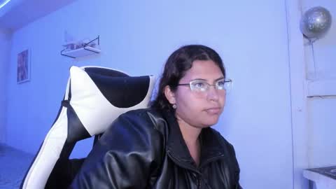 Snapshot of ladybrown_16 chatting on 09/11/25, 02:33  Lady  online show from 09/11/25, 02:33
