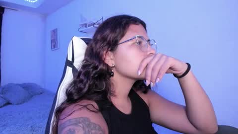 Snapshot of ladybrown_16 chatting on 09/14/25, 01:16  Lady  online show from 09/14/25, 01:16