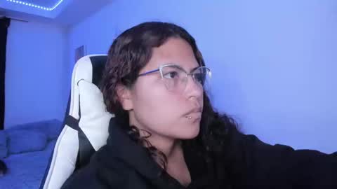 Snapshot of ladybrown_16 chatting on 09/17/25, 01:29  Lady  online show from 09/17/25, 01:29