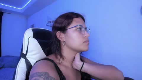 Snapshot of ladybrown_16 chatting on 09/24/25, 05:00  Lady  online show from 09/24/25, 05:00