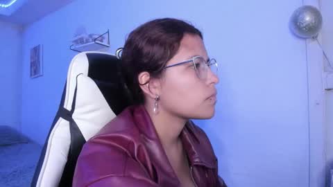 Snapshot of ladybrown_16 chatting on 10/02/25, 02:18  Lady  online show from 10/02/25, 02:18