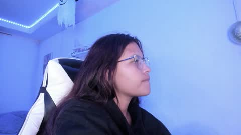 Snapshot of ladybrown_16 chatting on 10/23/25, 02:44  Lady  online show from 10/23/25, 02:44