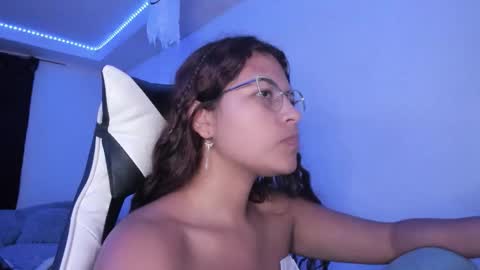 Snapshot of ladybrown_16 chatting on 10/25/25, 01:57  Lady  online show from 10/25/25, 01:57