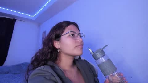  Lady  online show from 11/11/25, 10:43