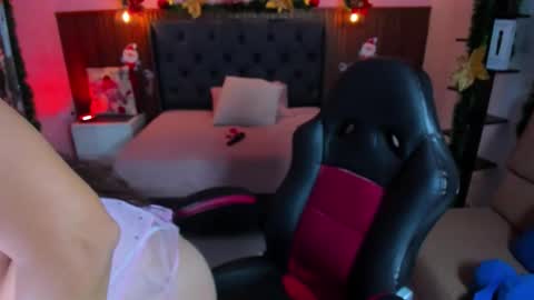 LADY  online show from 12/20/25, 12:23