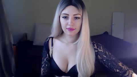 Monika online show from 02/06/25, 10:04