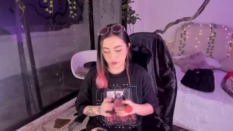 Lady  online show from 11/11/25, 05:07