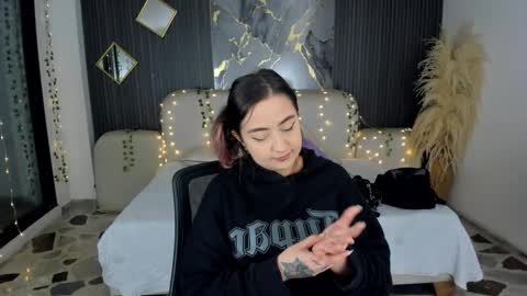 Lady  online show from 01/06/26, 04:16