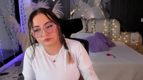 Lady  online show from 02/15/26, 07:51