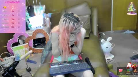 Skinnygirl online show from 10/11/25, 01:38