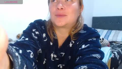 Snapshot of lahurent_weed420 chatting on 05/04/26, 03:19 paola and a guest lol online show from 05/04/26, 03:19
