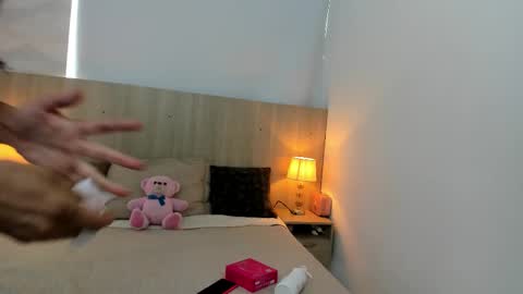 Laia Cruz online show from 12/17/25, 07:20