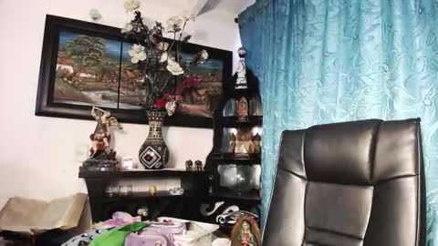 Snapshot of laia_hadid chatting on 10/05/25, 10:40 laia_hadid online show from 10/05/25, 10:40