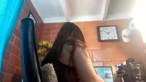 laia_hadid online show from 11/17/25, 06:46