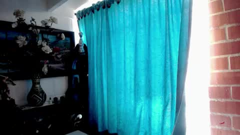 laia_hadid online show from 04/21/26, 05:39