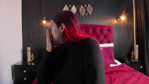 Laia  online show from 11/27/25, 12:18