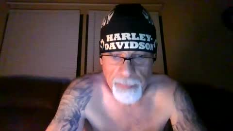 Snapshot of laidbackluxury chatting on 05/18/26, 04:07 laidbackluxury online show from 05/18/26, 04:07