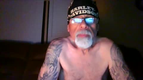 Snapshot of laidbackluxury chatting on 05/19/26, 01:56 laidbackluxury online show from 05/19/26, 01:56